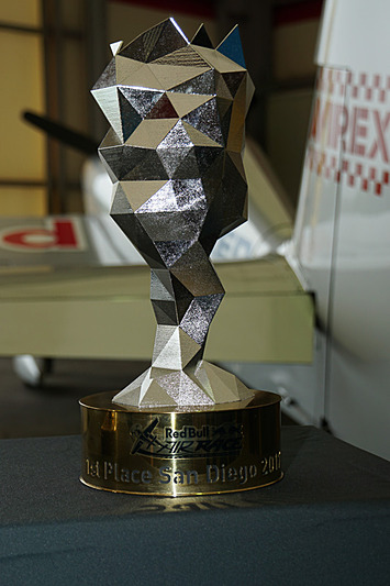 第2戦サンディエゴの優勝トロフィ