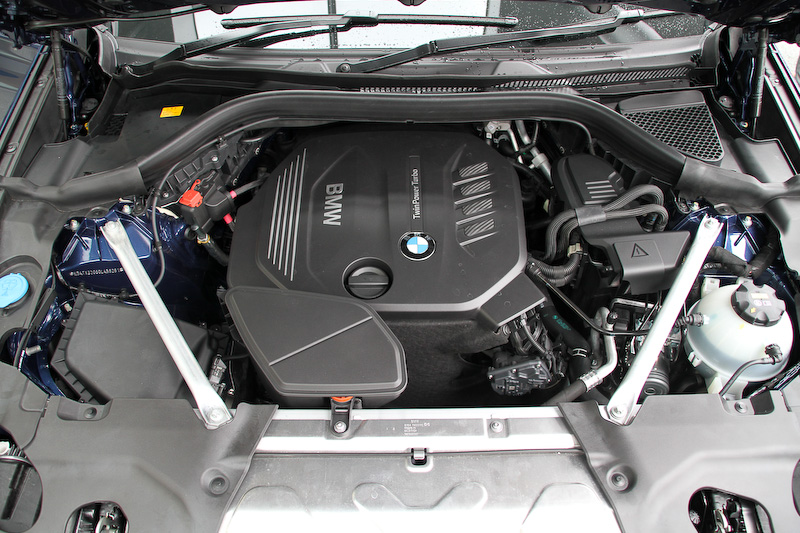 直列4気筒DOHC 2.0リッターディーゼルターボエンジンは最高出力140kW（190PS）/4000rpm、最大トルク400Nm/1750-2500rpmを発生。ディーゼルモデルのJC08モード燃費は17.0km/L