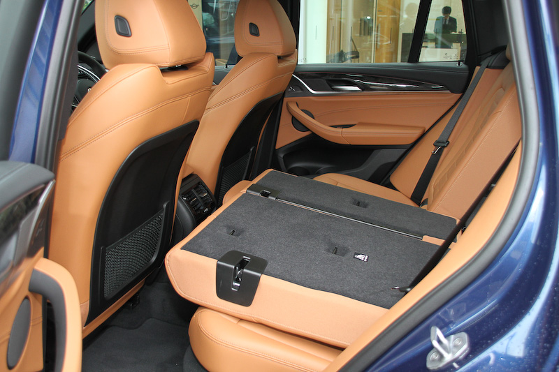 ラゲッジスペース容量は550L。後席を折りたたむことで最大1600Lまで拡大できる