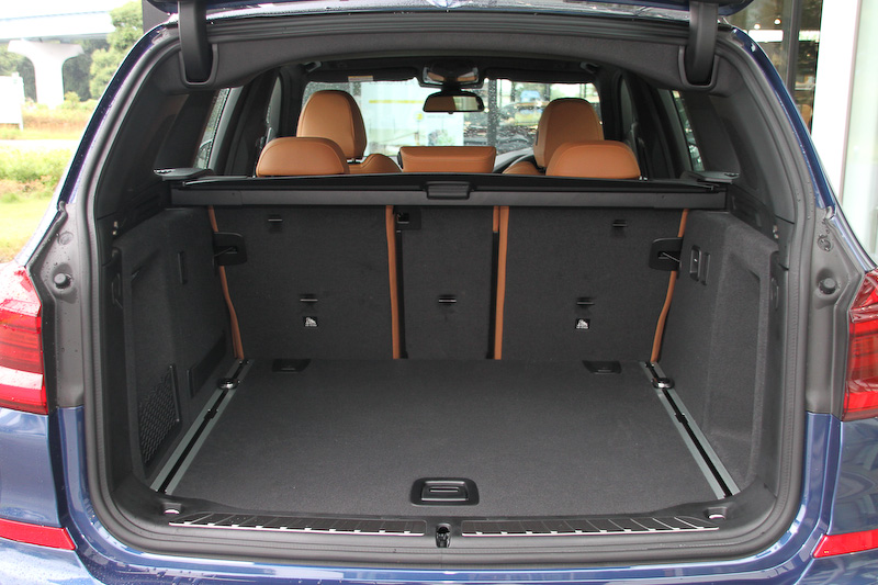 ラゲッジスペース容量は550L。後席を折りたたむことで最大1600Lまで拡大できる