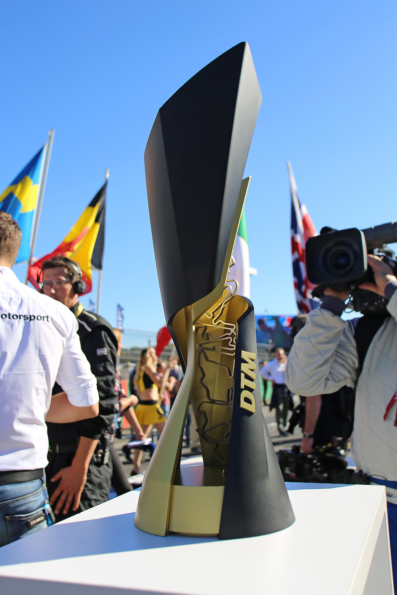 DTMのトロフィー