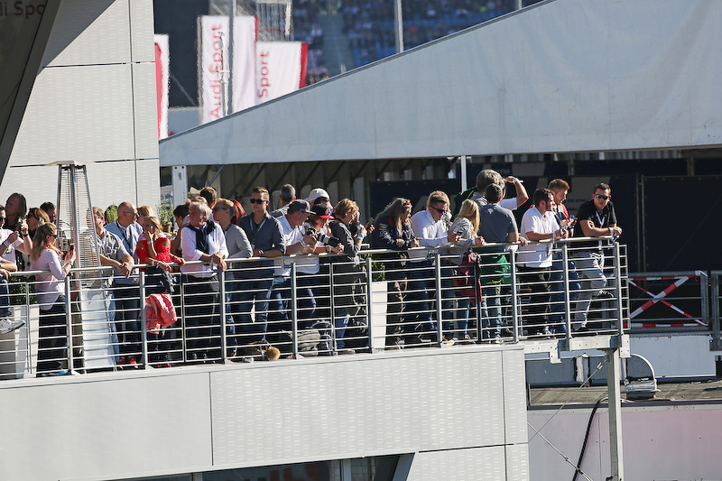 アウディのスタンド