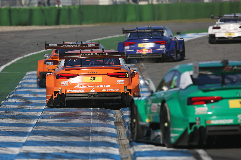 バトル風景、バックから