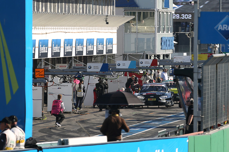 義務つけられたピットインを最後半にした作戦に出るアウディのレネ・ラスト