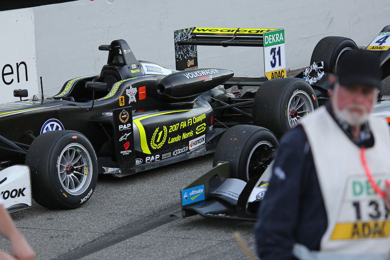 レース1でシリーズチャンピオンに輝いたランド・ノリスのマシン