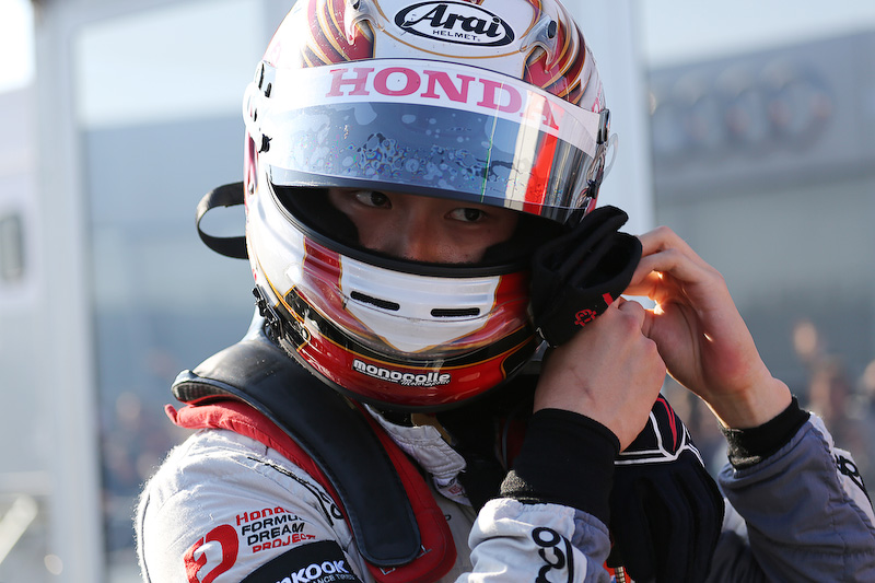 牧野任祐の表情