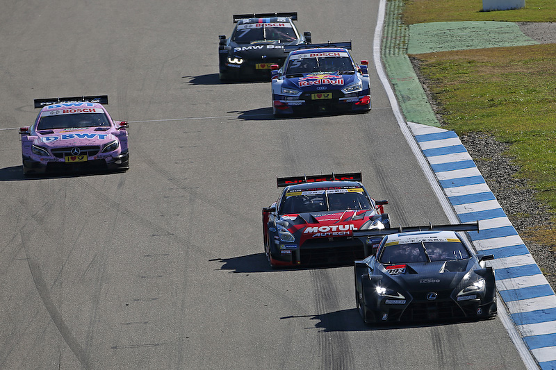 14日のGT500とDTMのマシンによる5台の混走デモ走行