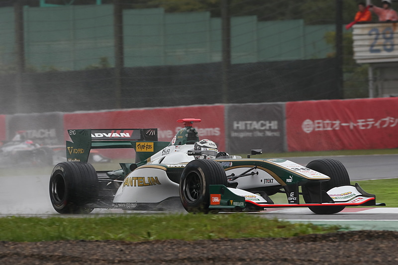 レース1のポールポジションを決めたアンドレ・ロッテラー選手