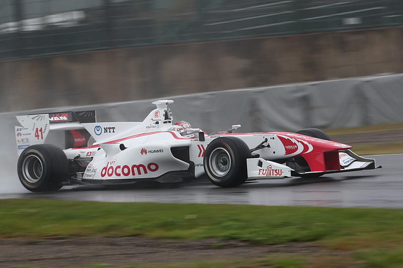 フリー走行でトップタイムをマークした伊沢拓也選手