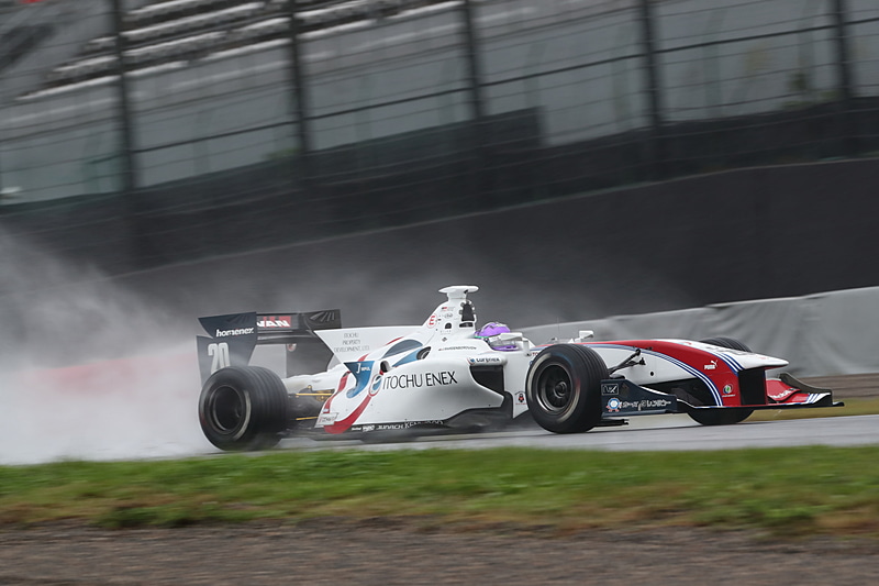 セカンドベストタイムで全体のトップとなり、レース2のポールとなったマーデンボロー選手