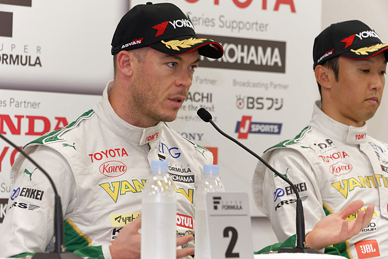 記者会見で不満を口にしたロッテラー選手