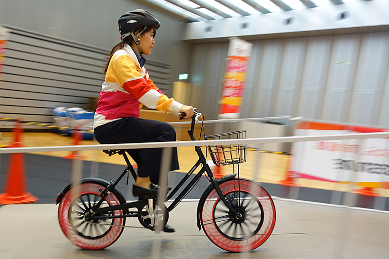 軽快に走るエアフリーコンセプト自転車
