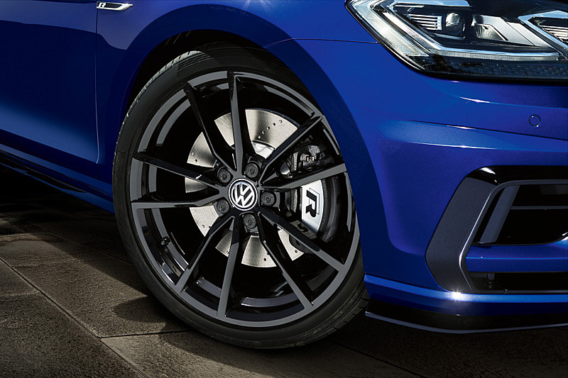 パフォーマンスブレーキシステム＆専用19インチアルミホイールのイメージ