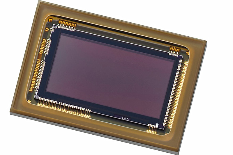 車載カメラ向け有効742万画素の積層型CMOSイメージセンサー「IMX324」