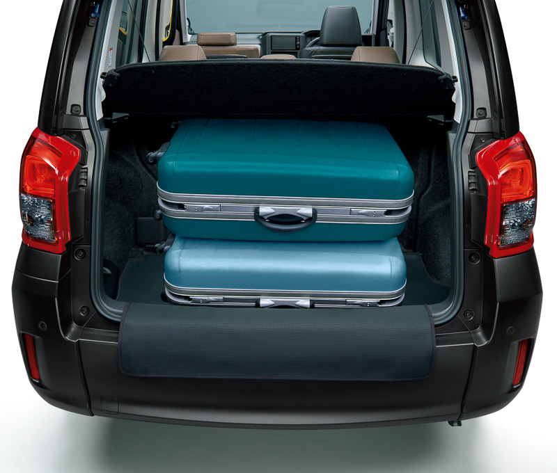 スーツケースは平積み2個、ゴルフバックは4個を収納できる401L（VDA法）の十分な荷室容量を確保