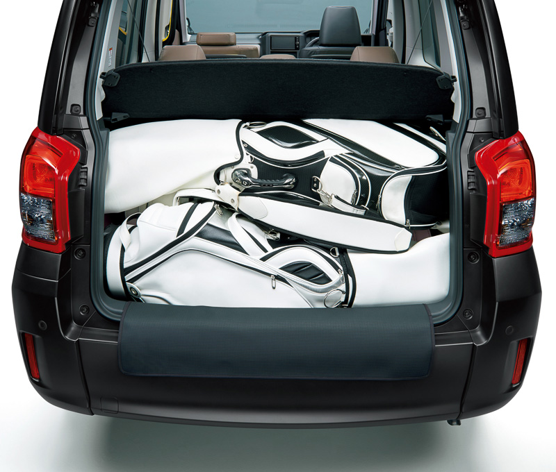 スーツケースは平積み2個、ゴルフバックは4個を収納できる401L（VDA法）の十分な荷室容量を確保