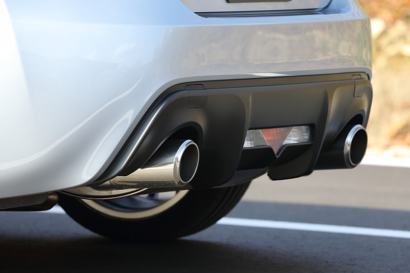 エクステリアはSTI車として統一したデザインを採用