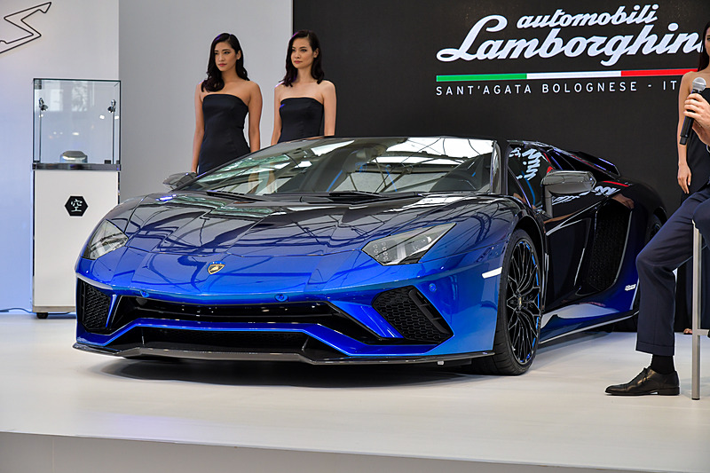 アヴェンタドール S ロードスター 50th Anniversary Japanの「水」モデル