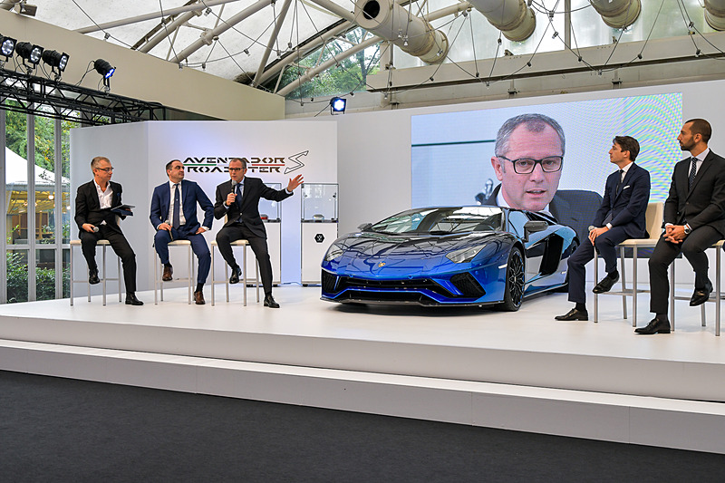 アウトモビリ・ランボルギーニ CEOのステファノ・ドメニカリ氏が登壇