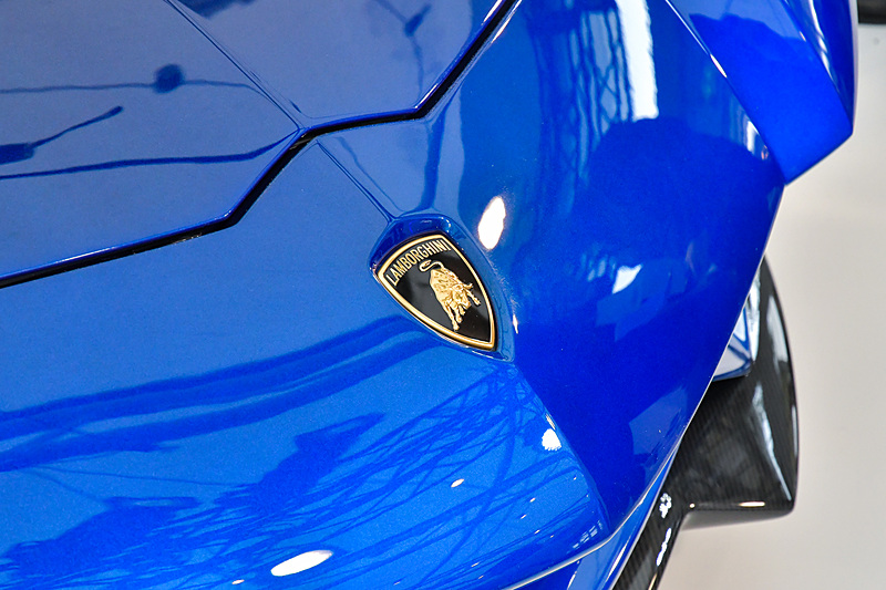 「アヴェンタドール S ロードスター 50th Anniversary Japan」の「水」モデル