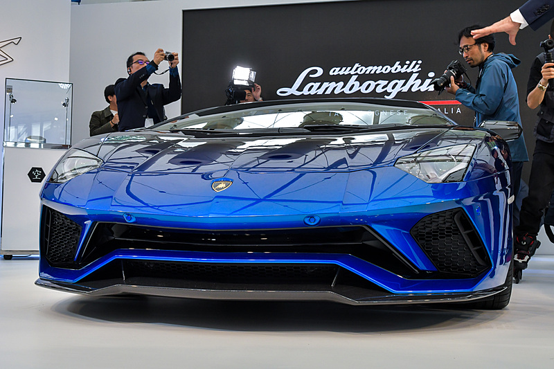 「アヴェンタドール S ロードスター 50th Anniversary Japan」の「水」モデル