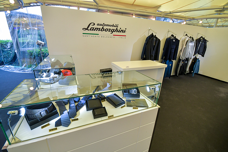 ウエアやレザーアクセサリーなどのライセンス商品