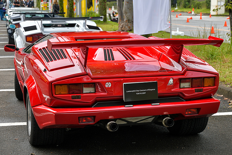 25周年ロゴが特徴のカウンタック 25周年記念モデル