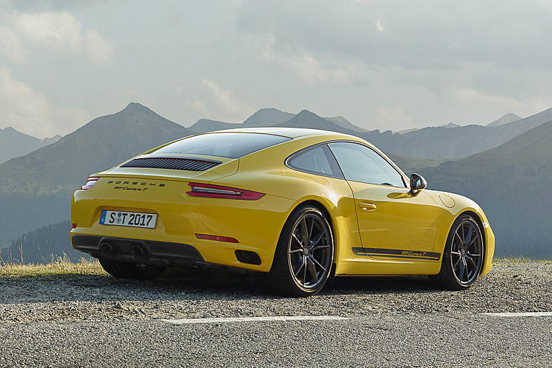 911 カレラ Tのエクステリアは、スポーティさを強調するデザインを採用している