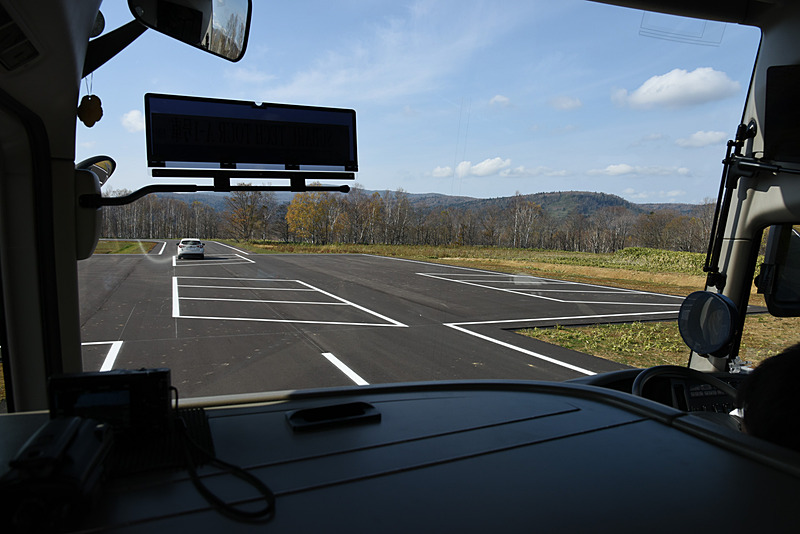 PA（パーキングエリア）を模した駐車スペースもあった。自動駐車などのテスト用だろうか？