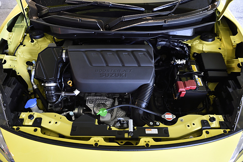 エンジンは先代の1.6リッター自然吸気から1.4リッターターボにダウンサイジング。サイズをコンパクト化したほか、重量も88.8kgから88.6kgに軽量化した