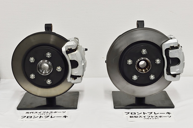 フロントブレーキのディスクサイズを先代の15インチから16インチに大径化し、ディスク厚も2mmアップの24mmとしている