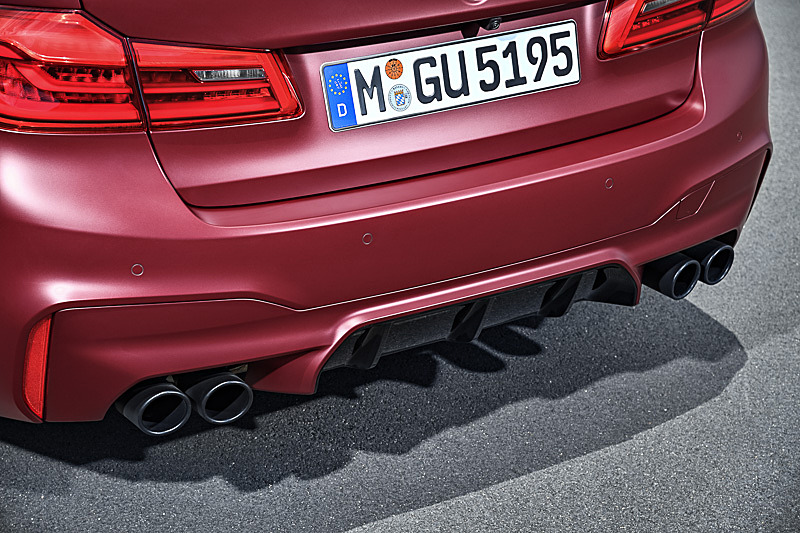 Mスポーツ・エグゾースト・システムのエキゾーストパイプもブラック