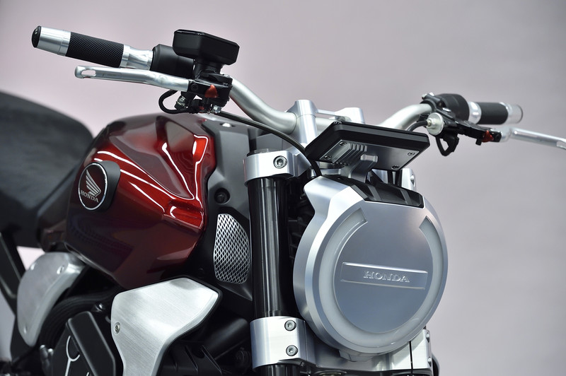 「Neo Sports Cafe Concept」のステアリングまわり