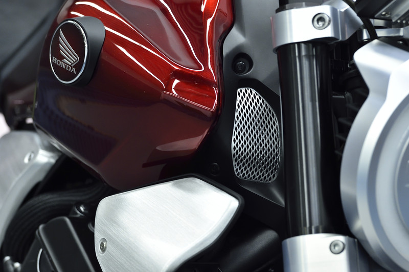 「Neo Sports Cafe Concept」のエンジンまわり。排気量の記載はない。マフラーのデザインも独創的