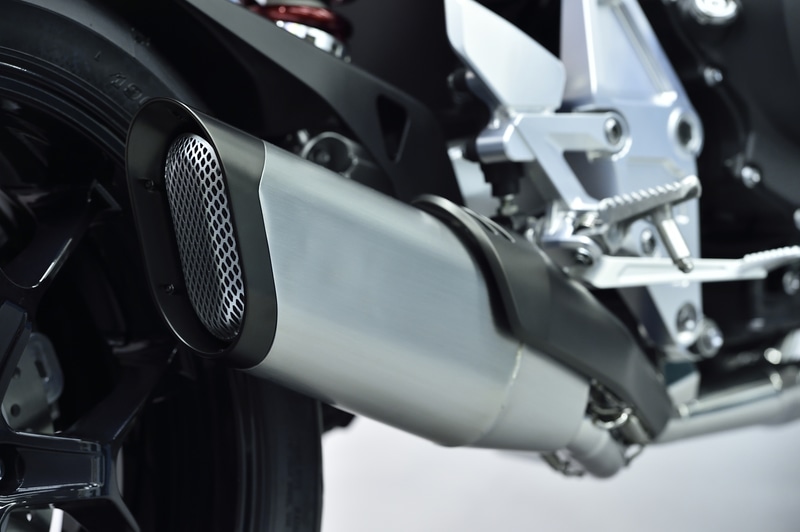 「Neo Sports Cafe Concept」のエンジンまわり。排気量の記載はない。マフラーのデザインも独創的