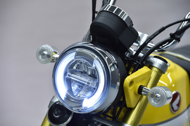 LEDヘッドライト。点灯パターンも個性的