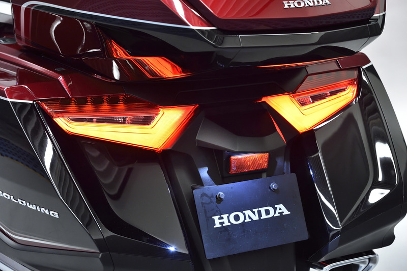 4輪車のようなリアコンビネーションランプ