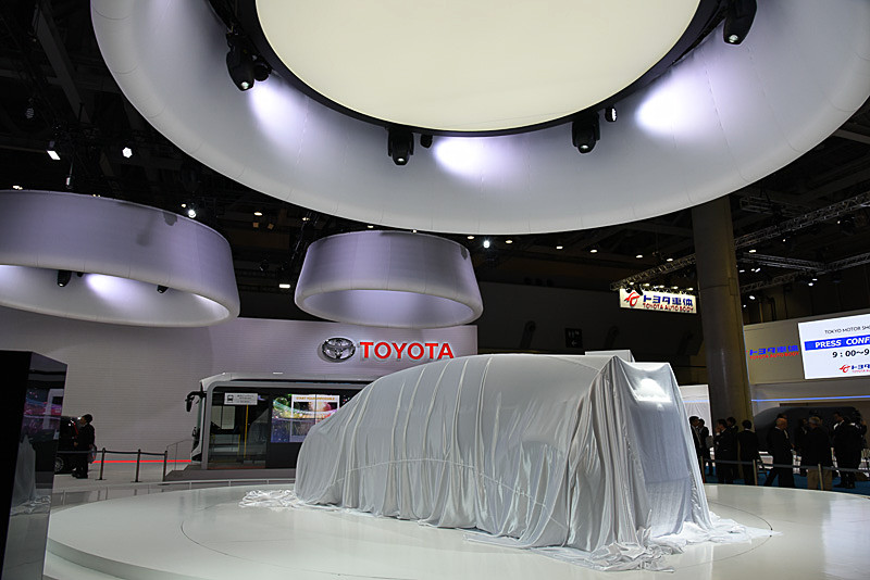 プレスカンファレンスのトップバッターはトヨタ自動車