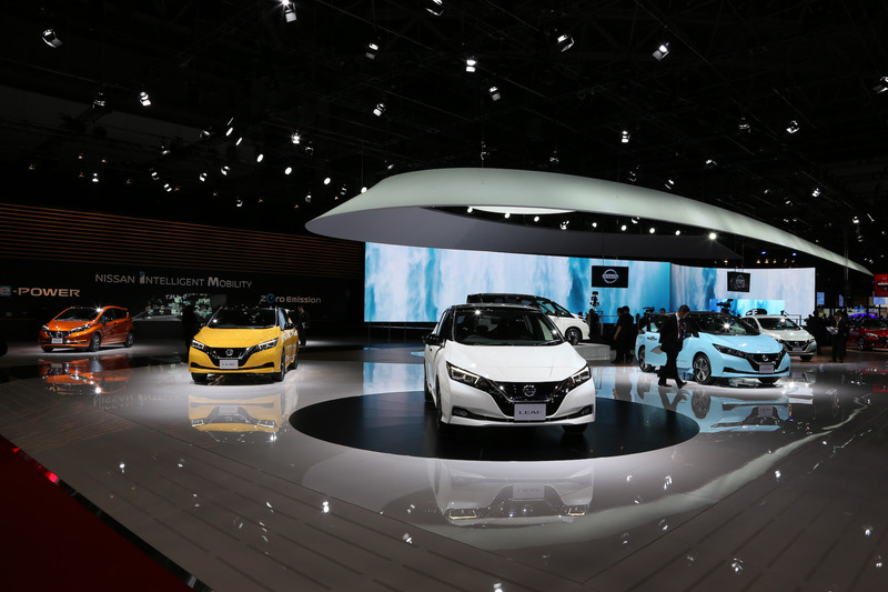 プレスデー初日の日産ブースは電動パワートレーン搭載車を中心にブースを構成。10月26日以降に11月の発売を予定する「セレナ NISMO」、12月下旬にマイナーチェンジする「スカイライン」などを展示するとのこと