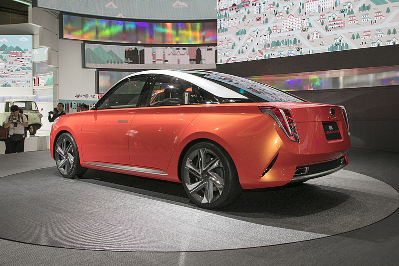 乗車定員4名。パワートレーンは1.0リッターターボと1.2リッターHV