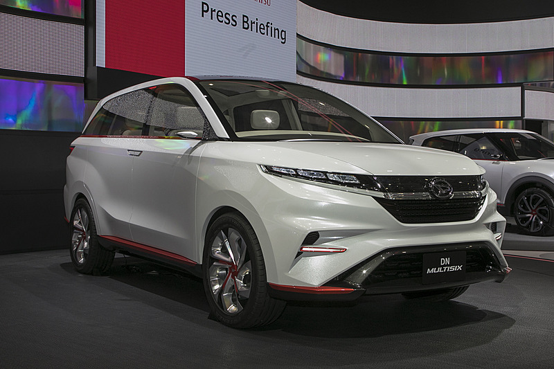 乗車定員4名。パワートレーンは1.5リッターガソリンエンジン