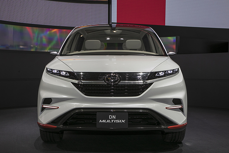 乗車定員4名。パワートレーンは1.5リッターガソリンエンジン