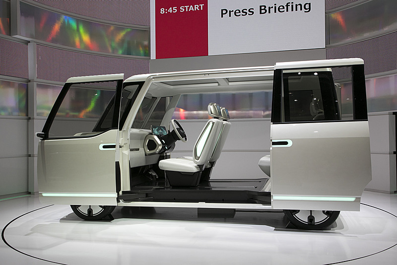 乗車定員4名。パワートレーンは660ccガソリンエンジン