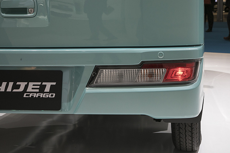 デザインのいいリアコンビネーションランプ