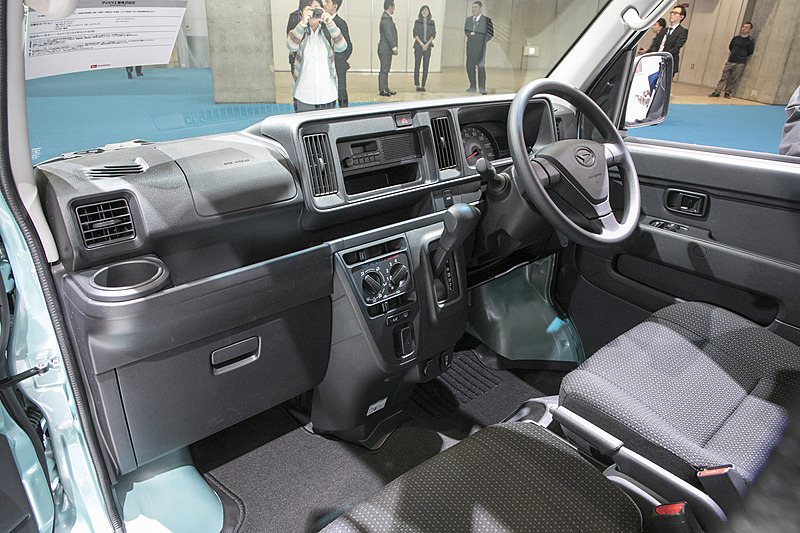 インパネは新デザイン。使い勝手が向上している