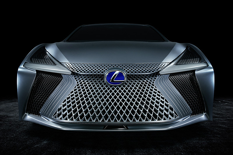 大型グリルシャッターを採用したスピンドルグリル