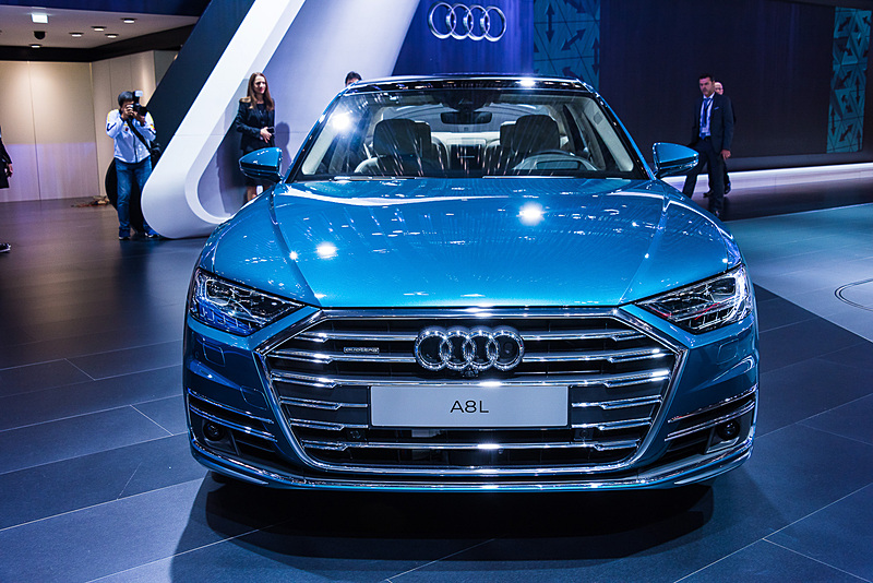 日本初披露となる世界初のレベル3自動運転を可能にした新型「A8 L」