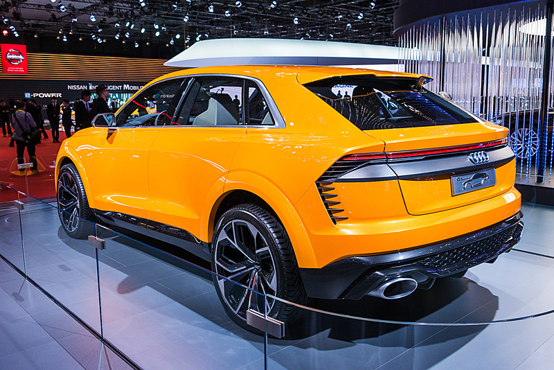 48V電源と「マイルドハイブリッドシステム」を搭載した「Q8 sport concept」。ブース内に展示されているが、10月25日の段階では柵で囲われていた