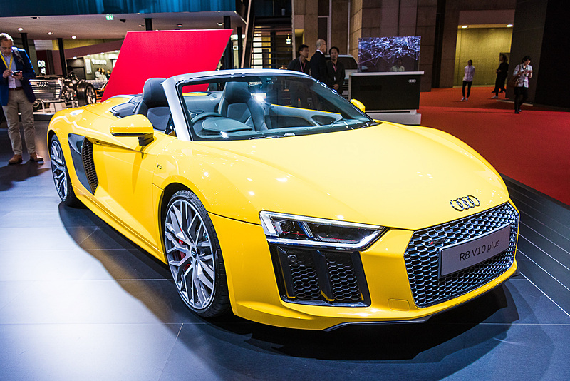 フラグシップスポーツモデルの新型「R8 Spyder V10」
