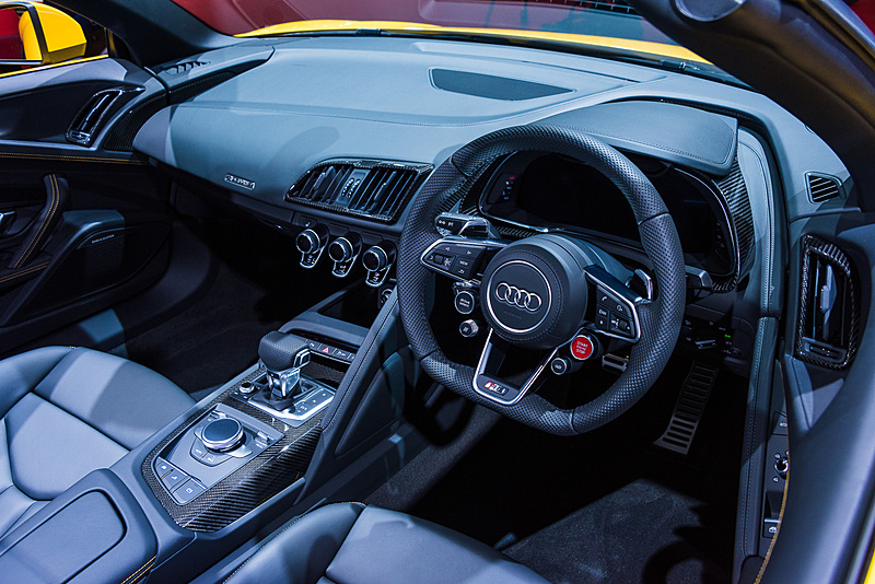 「R8 Spyder V10」のインテリア